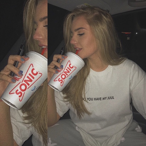 Meet your posher!! - Picture 4 of 7